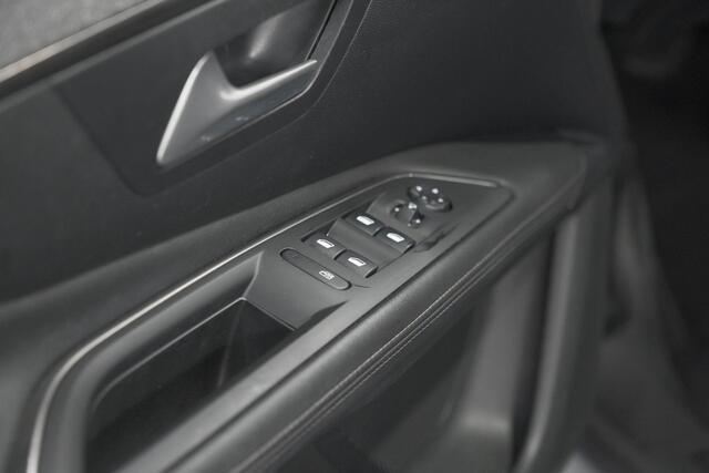 Peugeot 3008 PureTech 130 EAT6 Blue Lease Premium | Camera | Apple Carplay | Parkeersensoren | Climate Control