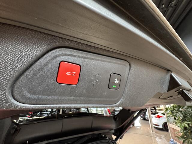 Peugeot 3008 1.2 GT HYBRIDE 4 Panorama Automaat navigatie, Climate 19 inch