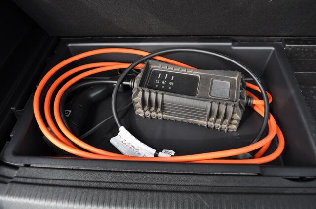 Peugeot 3008 1.6 HYbr GT P.Bns leer schd nachtz black-line