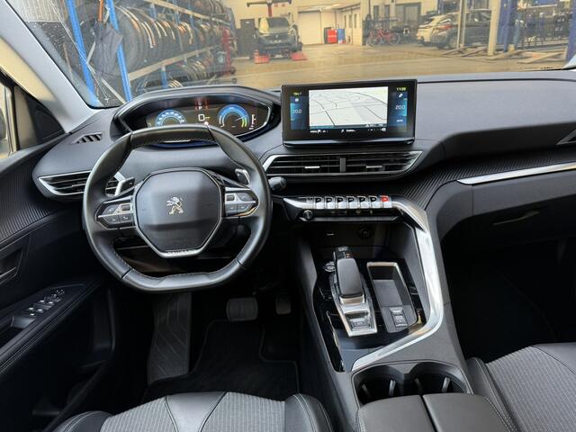 Peugeot 3008 1.6 Plug in Hybride 225 Pk * Automaat * Luxe Allure * * Navigatie * Dodehoek Sensoren * Achteruitrij Camera * Keyless Start * Laadstekker 220 V * 1/2 Lederen Interieur * Vingerhoets; Vierde Generatie Eersteklas Service. Al meer dan 100 jaar een begrip in