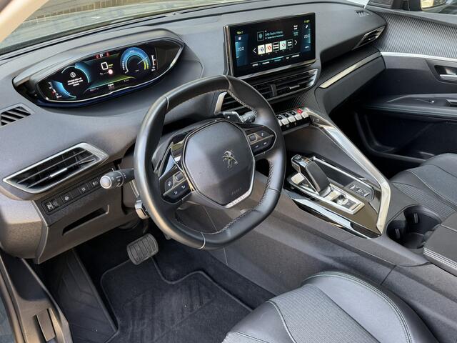 Peugeot 3008 1.6 Plug in Hybride 225 Pk * Automaat * Luxe Allure * * Navigatie * Dodehoek Sensoren * Achteruitrij Camera * Keyless Start * Laadstekker 220 V * 1/2 Lederen Interieur * Vingerhoets; Vierde Generatie Eersteklas Service. Al meer dan 100 jaar een begrip in