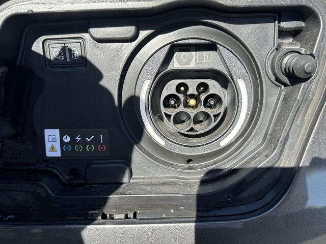 Peugeot 3008 1.6 HYbrid 225 GT Pack Business BOMVOL! | BLACKPACK | ACHTERUITRIJCAMERA | MASSAGE STOELEN | STOELVERWARMING | GEHEUGEN STOELEN | APPLECARPLAY | ELEKT. ACHTERKLEP | FOCAL AUDIO | DODEHOEK | KEYLESS | ADAP. CRUISE | RIJKLAAR MET 12 MND BOVAG GARANTIE |