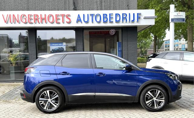 Peugeot 3008 Benzine 130 Pk Luxe Allure * Trekhaak * 1/2 Lederen Interieur * L.M. Velgen & Michelin banden * Stoelverwarming * Parkeersensoren voor- en achterzijde * Vingerhoets; Vierde Generatie Eersteklas Service. Al meer dan 100 jaar een begrip in de Brabantse Kemp