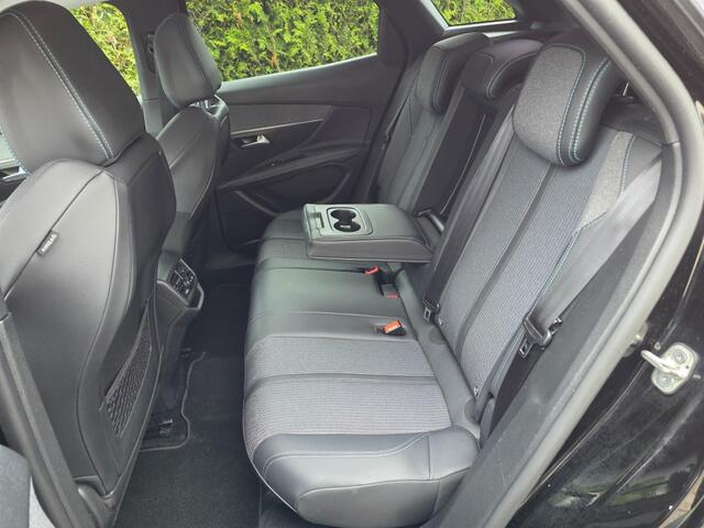 Peugeot 3008 1.2 Allure Trekhaak 4-seizoenenbanden
