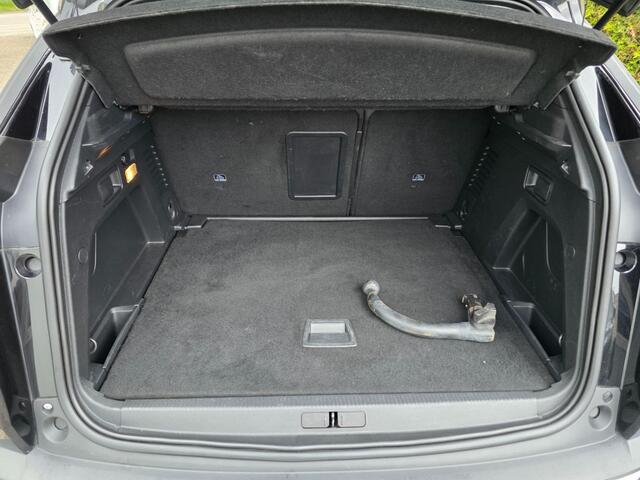 Peugeot 3008 1.2 Allure Trekhaak 4-seizoenenbanden
