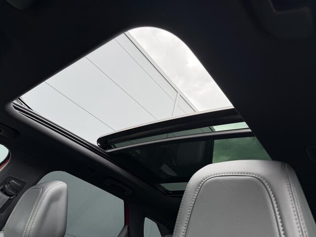 Peugeot 3008 300pk HYbrid4 GT (Elektrisch schuifdak - Elektrische Klep - Focal Electra - NightVision - Leder incl verwarming/massage/geheugen - Black Pack - Adaptieve Cruise Controle - 360gr Camera)