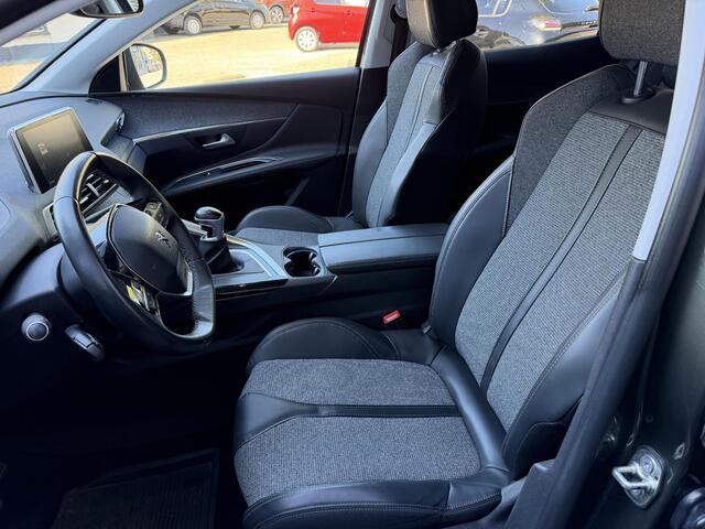 Peugeot 3008 1.2 Turbo 130 pk Allure Trekhaak | 1e Eigenaar | Hoge Instap | Achteruitrijcamera | full Map Navigatie | Apple Carplay | Parkeersensoren Rondom | LED Dag-rijverlichting | Digitale Cockpit | Dealer Onderhouden |