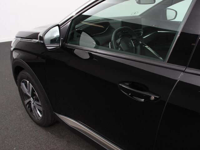Peugeot 3008 1.2 110pk Turbo Automaat Allure Climate control Adaptive cruise control Achteruitrijd camera Parkeersensoren Verwarmde voorstoelen LED Navigatie Apple Carplay/ Android Auto