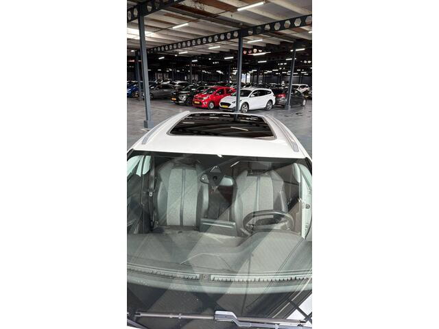 Peugeot 3008 BWJ 2021 | 1.2T 131PK Premium Av. AUTOMAAT | TREKHAAK | PANO SCHUIFDAK | 19'' LMV | CARPLAY | NAVI | CLIMA | AGR | LEDER/STOF | PDC | STOELVERW |