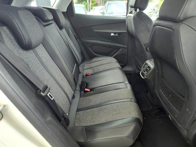 Peugeot 3008 1.2 PURETECH ALLURE met NW. DISTRIBUTIE | Elek. klep | Keyless