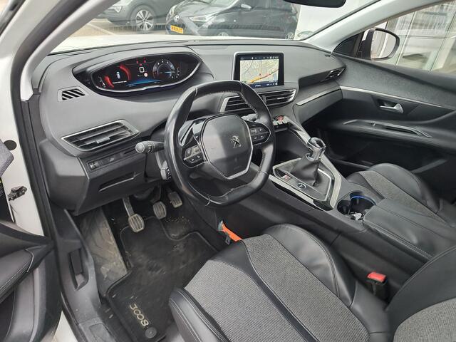 Peugeot 3008 1.2 PURETECH ALLURE met NW. DISTRIBUTIE | Elek. klep | Keyless