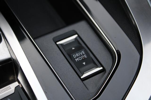 Peugeot 3008 1.6 HYbrid4 300 GT Avantage SOh 94,8% PHEV PANO TH LED 62000KM!!