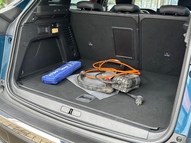 Peugeot 3008 1.6 HYBRID ALLURE. TREKHAAK PHEV
