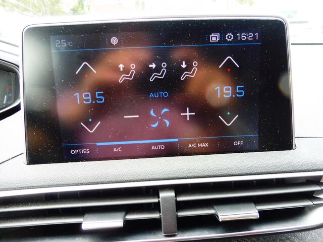 Peugeot 3008 1.2 PureTech Allure Afn trekh. | Panodak | LMV 19"| Stof/leer | Camera | NL auto | Nwe riem