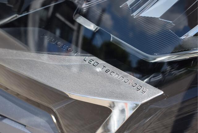 Peugeot 3008 1.6 HYbrid 180PK Allure | NAVI | Camera | LED