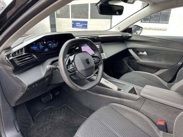 Peugeot 308 1.6 Plug-in Hybrid 180 PK Pack Edition | Automaat | Navigatie | Stoelverwarming | Digitaal Dashboard | Keyless Start | Cruise Control | Climate Control | Parkeersensoren | 17" Lichtmetalen Velgen |