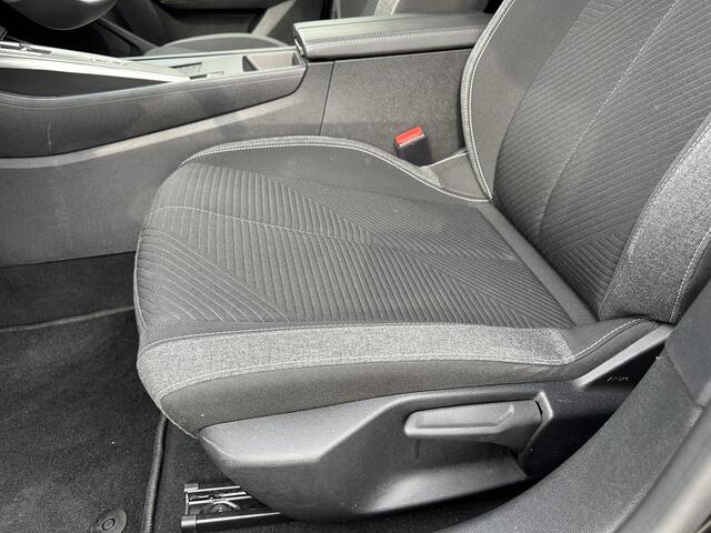 Peugeot 308 1.6 Plug-in Hybrid 180 PK Pack Edition | Automaat | Navigatie | Stoelverwarming | Digitaal Dashboard | Keyless Start | Cruise Control | Climate Control | Parkeersensoren | 17" Lichtmetalen Velgen |