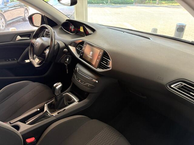 Peugeot 308 1.2 PURETECH STYLE / TREKHAAK / ECC / NAVI / CRUISE / DAB RADIO