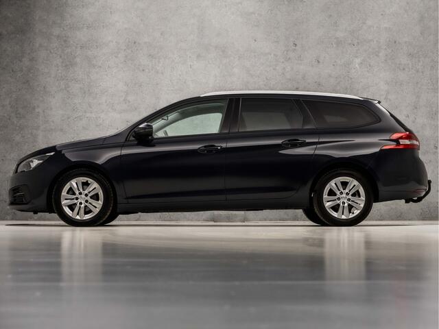 Peugeot 308 SW 1.2 PureTech Active Sport (PANORAMADAK, APPLE CARPLAY, XENON, NAVIGATIE, GETINT GLAS, PARKEERSENSOREN, SPORTSTOELEN, TREKHAAK, CRUISE, NIEUWSTAAT)