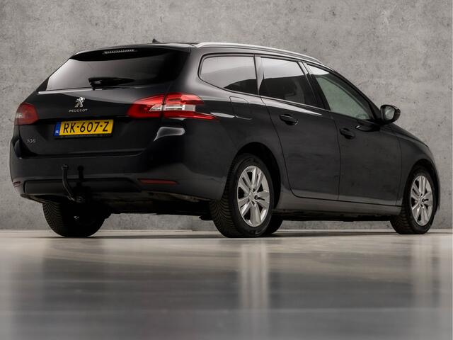 Peugeot 308 SW 1.2 PureTech Active Sport (PANORAMADAK, APPLE CARPLAY, XENON, NAVIGATIE, GETINT GLAS, PARKEERSENSOREN, SPORTSTOELEN, TREKHAAK, CRUISE, NIEUWSTAAT)