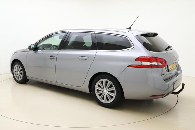 Peugeot 308 SW 1.2 PureTech 130pk Blue Lease Premium | Automaat | Panoramadak | Trekhaak | Adaptieve Cruise Control | Comfort stoelen | Parkeersenrsoren rondom met camera