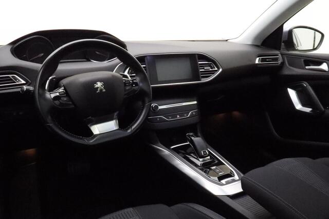 Peugeot 308 SW 1.2 PureTech 130pk Blue Lease Premium | Automaat | Panoramadak | Trekhaak | Adaptieve Cruise Control | Comfort stoelen | Parkeersenrsoren rondom met camera