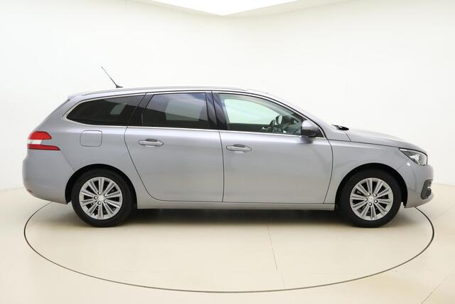 Peugeot 308 SW 1.2 PureTech 130pk Blue Lease Premium | Automaat | Panoramadak | Trekhaak | Adaptieve Cruise Control | Comfort stoelen | Parkeersenrsoren rondom met camera