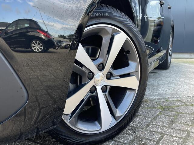 Peugeot 308 1.2 PureTech GT-Line Automaat - Navigatie - Panoramadak - Trekhaak