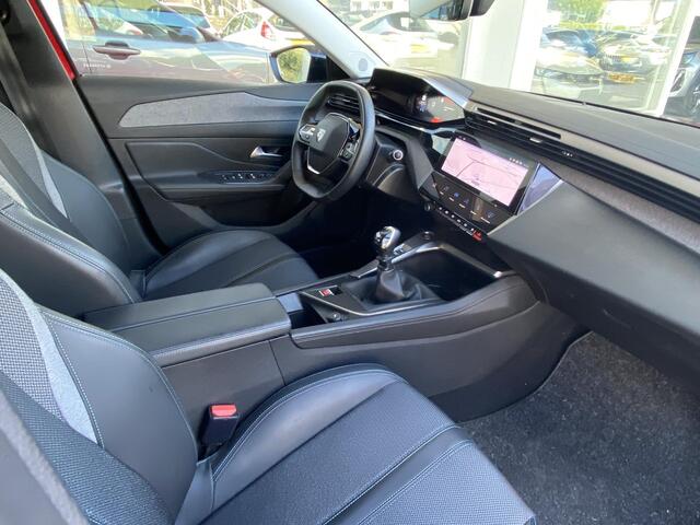 Peugeot 308 SW 1.2T 130pk Allure Pack Business | Keyless Entry | Achteruitrijcamera | Navigatie | Adaptieve Cruise Control | Draadloos telefoonlader | Lichtmetalen velgen | Privacy Glass