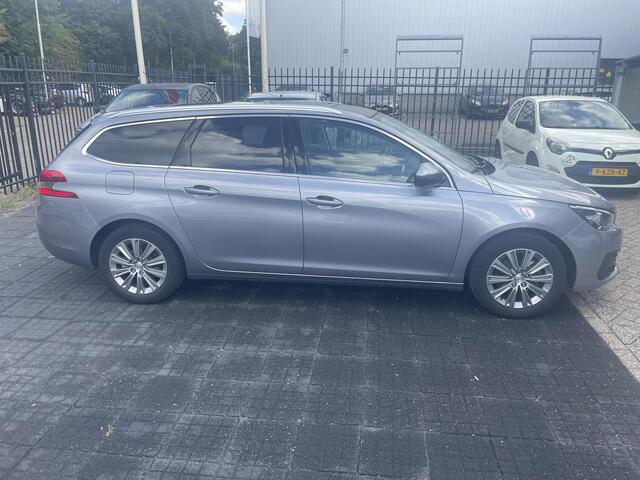 Peugeot 308 SW 1.2 PureTech Blue Lease Premium . Parkeersensoren . Panoramadak . Camera