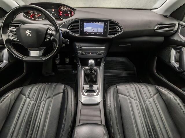 Peugeot 308 SW 1.2 PureTech Sport (PANORAMADAK, APPLE CARPLAY, LEDER, GROOT NAVI, SPORTSTOELEN, PARKEERSENSOREN, TREKHAAK, GETINT GLAS, LANE ASSIST, NIEUWSTAAT)