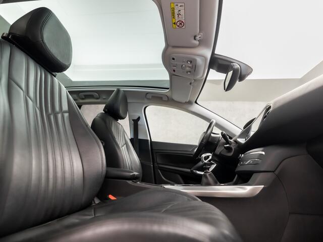Peugeot 308 SW 1.2 PureTech Sport (PANORAMADAK, APPLE CARPLAY, LEDER, GROOT NAVI, SPORTSTOELEN, PARKEERSENSOREN, TREKHAAK, GETINT GLAS, LANE ASSIST, NIEUWSTAAT)