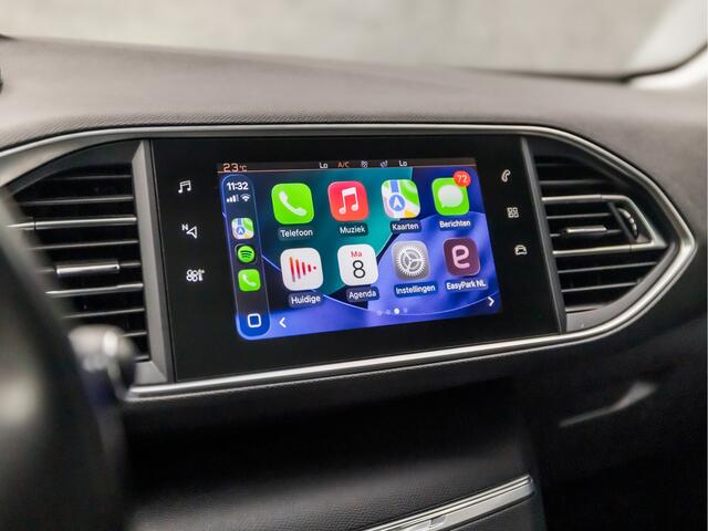 Peugeot 308 SW 1.2 PureTech Sport (PANORAMADAK, APPLE CARPLAY, LEDER, GROOT NAVI, SPORTSTOELEN, PARKEERSENSOREN, TREKHAAK, GETINT GLAS, LANE ASSIST, NIEUWSTAAT)