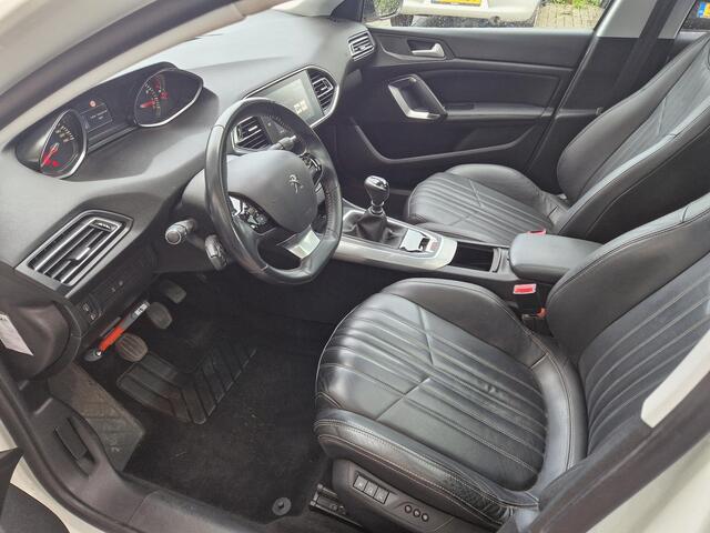 Peugeot 308 SW 1.2 PureTech Blue Lease Premium 110 PK | Vol Leder | Memorie + verwarmde Stoel | PDC V+A | Camera | Navigatie | Panorama Dak | Apple Carplay/Android Auto |