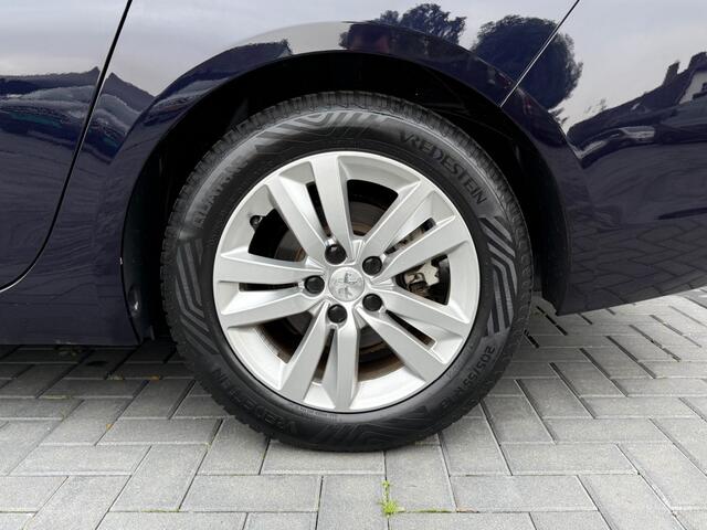 Peugeot 308 1.2 Puretech Blue Lease Executive / Navi/ Pano / PDC