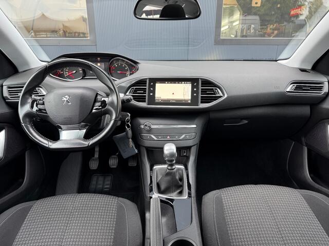 Peugeot 308 1.2 Puretech Blue Lease Executive / Navi/ Pano / PDC