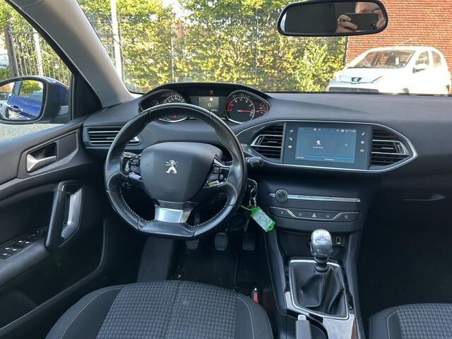 Peugeot 308 1.2 PureTech Blue Lease Executive PERFECT ONDERHOUDEN!! // NAVI + CARPLAY // PANO-DAK // CLIMA // PDC V+A // TREKHAAK!!