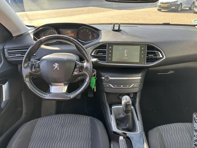 Peugeot 308 1.2 PureTech Blue Lease Executive / Cruise Control / Allseason Banden / Trekhaak /