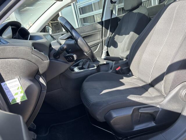 Peugeot 308 1.2 PureTech Blue Lease Executive / Cruise Control / Allseason Banden / Trekhaak /