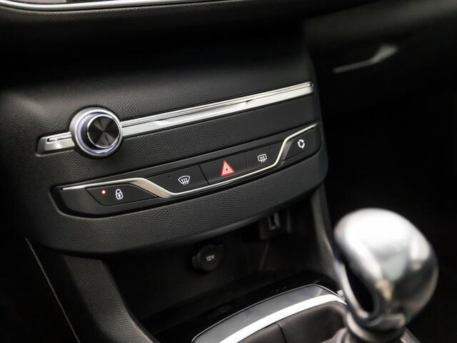 Peugeot 308 SW 1.2 PureTech Sport (PANORAMADAK, APPLE CARPLAY, GROOT NAVI, PARKEERSENSOREN, SPORTSTOELEN, GETINT GLAS, LM VELGEN, CRUISE, DAB+, NIEUWSTAAT)