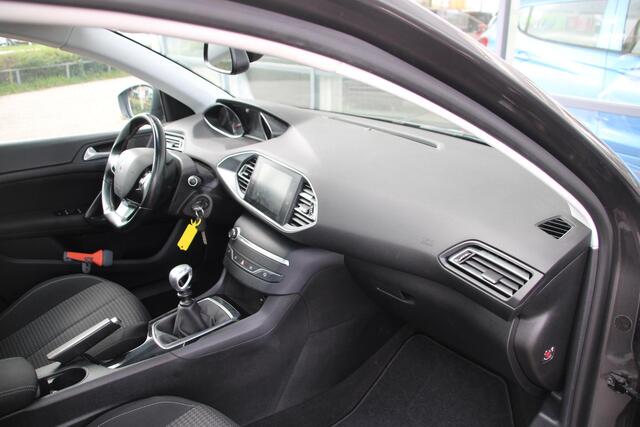 Peugeot 308 SW 1.2 PureTech 110pk Blue Lease Executive Airco Navi Panoramadak Trekhaak