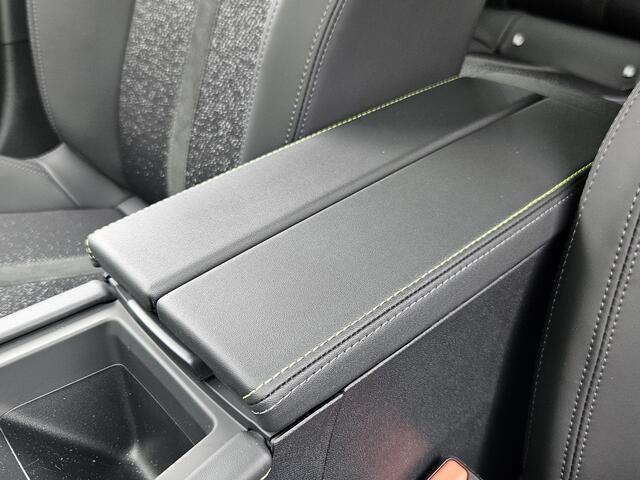 Peugeot 308 GT Hybrid Automaat / Fabrieksgarantie tot 28-3-2027 / 360 Graden Camera / Apple Carplay & Android Auto / Adaptief Cruise Control / Climate Control / Navigatie /