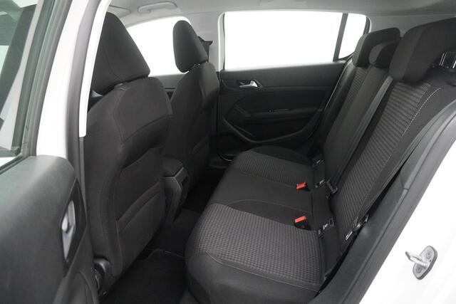 Peugeot 308 BWJ 2021 / 1.2 PT 111 PK Active Pack | TREKHAAK | VIRT COCKPIT | CLIMA | CARPLAY | NAVI | CRISE | DAB | LICHTMETAAL |