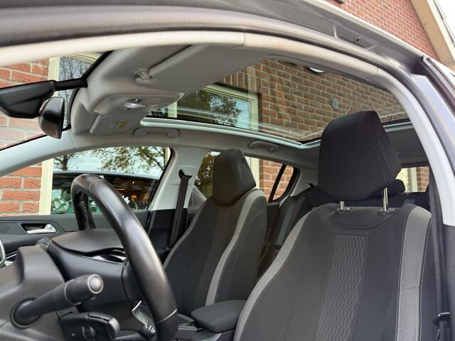 Peugeot 308 1.2 PureTech 131 PK Style NIEUWE APK / PANO / TREKHAAK / CLIMA /