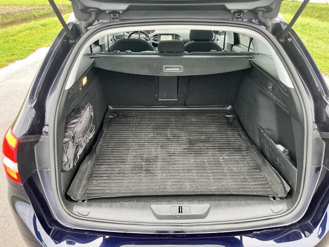 Peugeot 308 SW 1.2 PureTech Blue Lease Executive Distributieriem is vervangen!