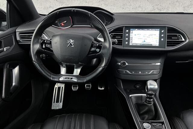 Peugeot 308 SW 1.6 e-THP GT 205 | Camera | Panoramadak | Leder | Trekhaak | Stoelverwarming