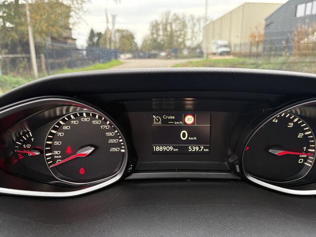 Peugeot 308 SW 1.2 PureTech Blue Lease Executive / PANORAMADAK / NAVI / CRUISE