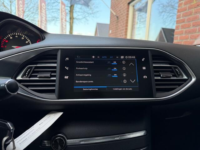 Peugeot 308 SW 1.2 PureT.Blue L. Ex PANO / CAMERA / D-RIEM V.V. / 6 BAK / LED /
