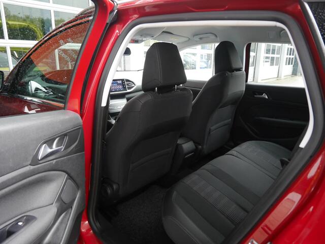 Peugeot 308 SW 1.2 Blue Lease Allure 110 PK | Handgeschakeld | Camera | Adaptive Cruise control | 3D Instrumentenpaneel | Apple Carplay | Android Auto | Keyless entry | Inclusief Dakdragers