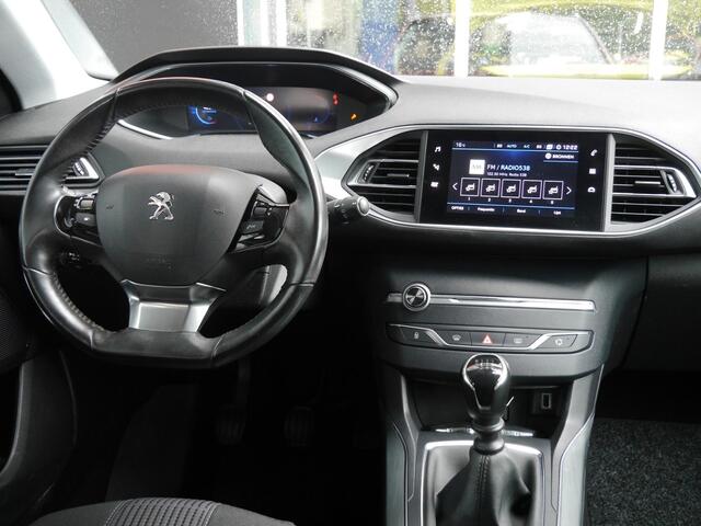 Peugeot 308 SW 1.2 Blue Lease Allure 110 PK | Handgeschakeld | Camera | Adaptive Cruise control | 3D Instrumentenpaneel | Apple Carplay | Android Auto | Keyless entry | Inclusief Dakdragers